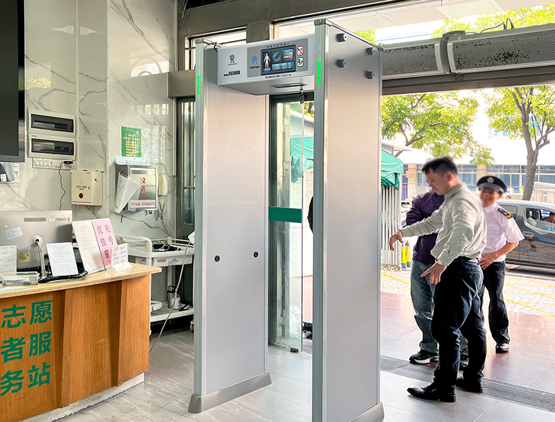 玉林田家炳中学选用天鹰智能手机探测安检门