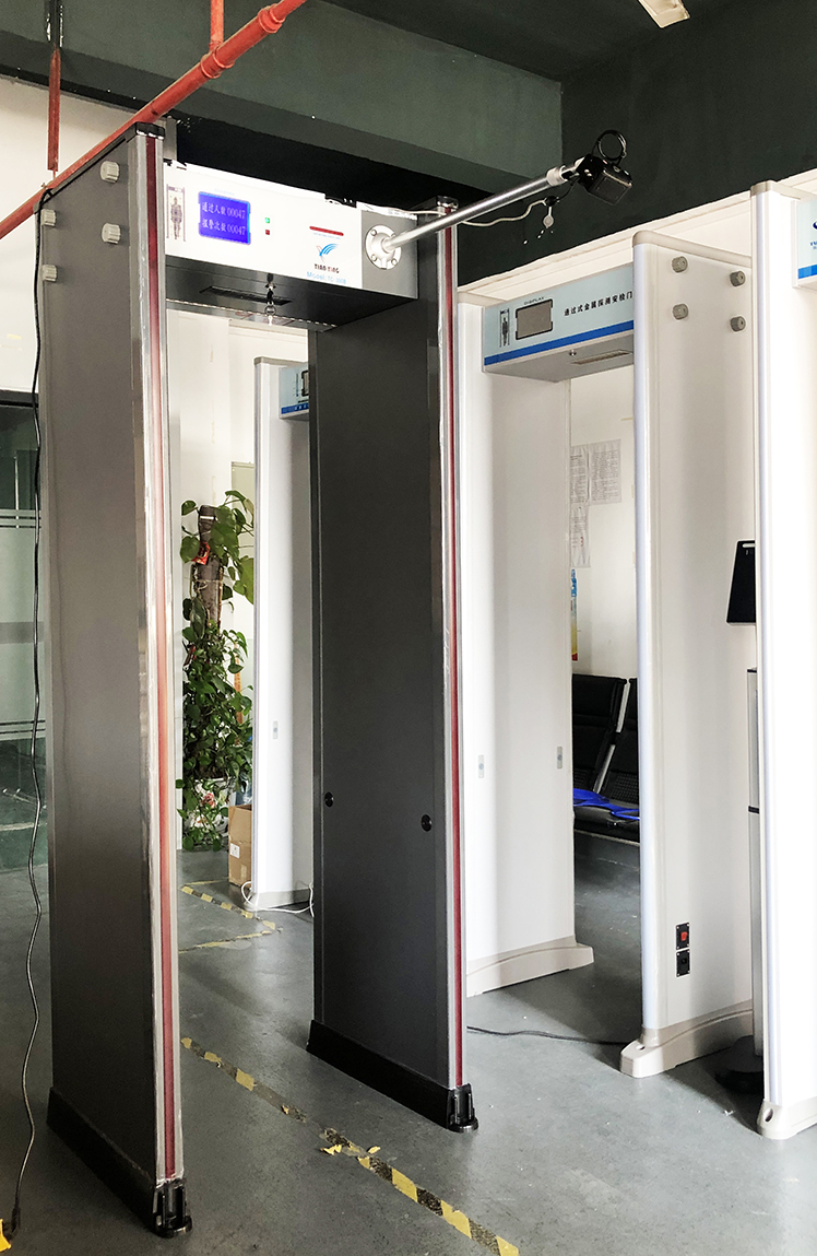 TC300B液晶防雨拍照安检门实物图-2ssss.jpg